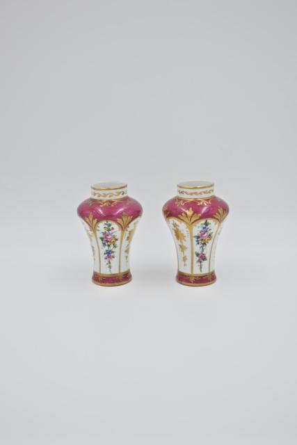 Paar kleine balustervormige vaasjes Jacob Petit &ndash; Porcelaine de Paris
