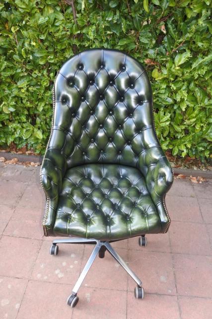 Chesterfield &ndash; groene lederen bureaustoel &ndash; Wade Upholstery