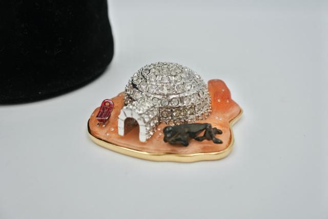 Est&eacute;e Lauder pleasures Frosted Igloo Compact Solid Perfume 2002
