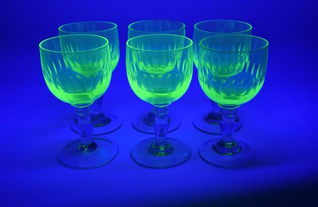6 verres &agrave; vin en uranium