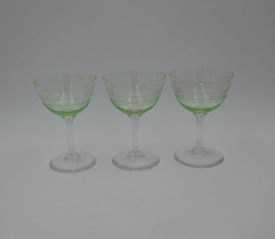 3 coupes &agrave; champagne en uranium
