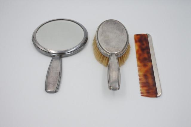 Wolfers &ndash; art deco zilveren kaptafelset