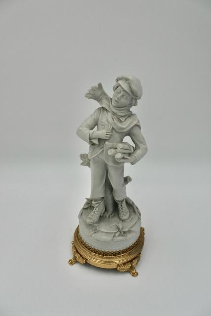 Capodimonte biscuit beeldje &ndash; Houtsprokkelaar