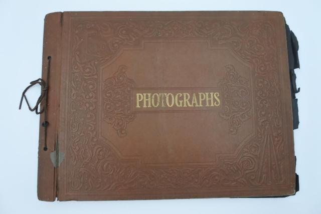 Album contenant des photos publicitaires d'acteurs et d'actrices provenant de studios de cin&eacute;ma am&eacute;ricains