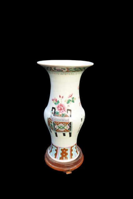 Vase chinois famille rose Yenyen