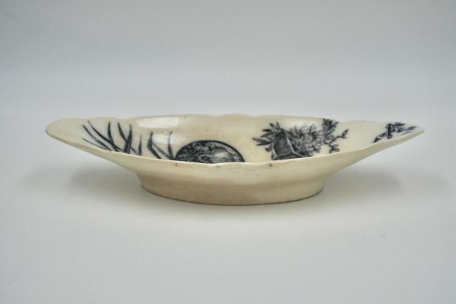 Assiette en fa&iuml;ence fran&ccedil;aise Terre de Fer Yoko marqu&eacute;e Japanese Style